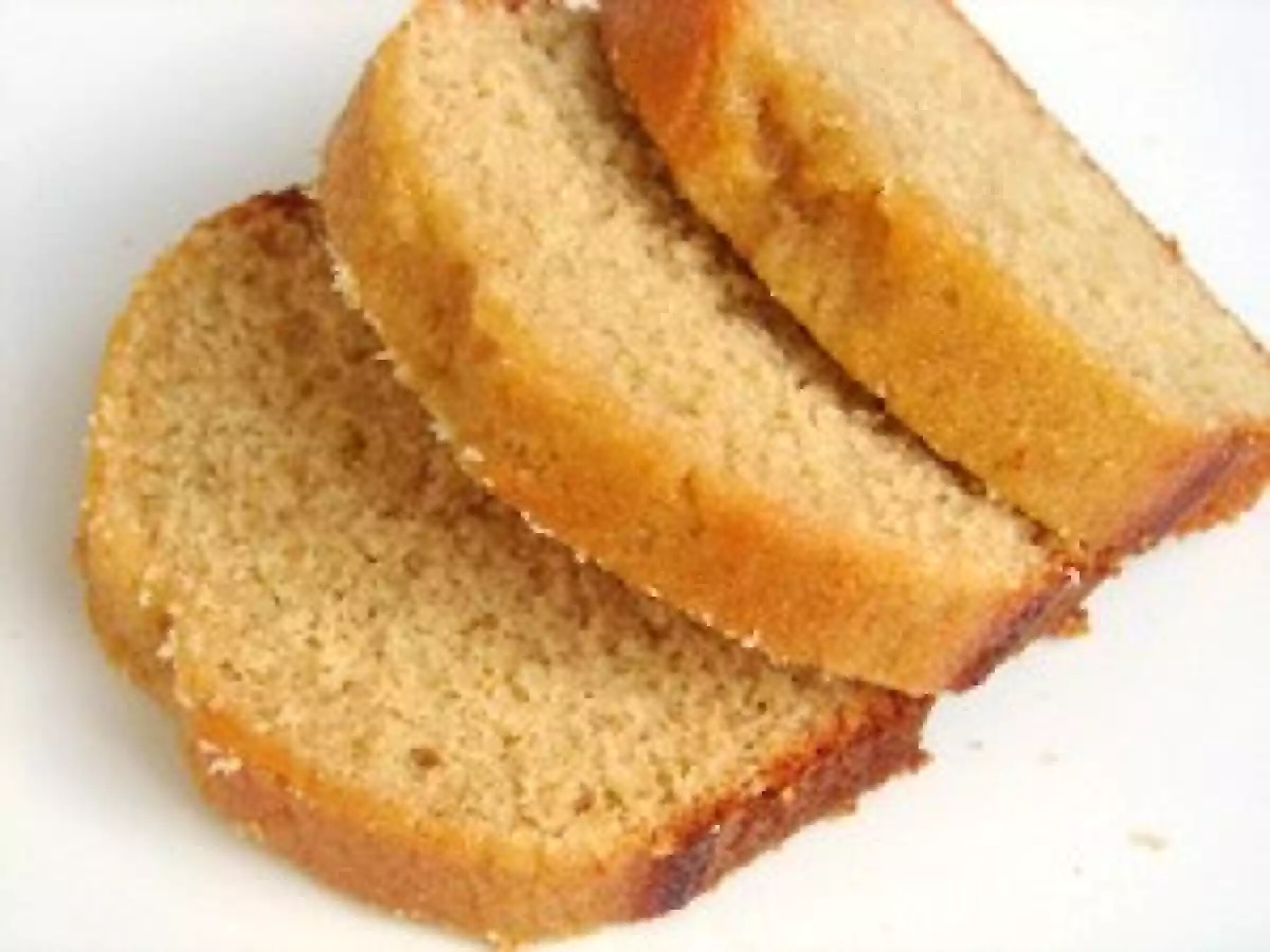 Mousse crémeuse au chocolat et au tofu, cake au kamut et aux amandes