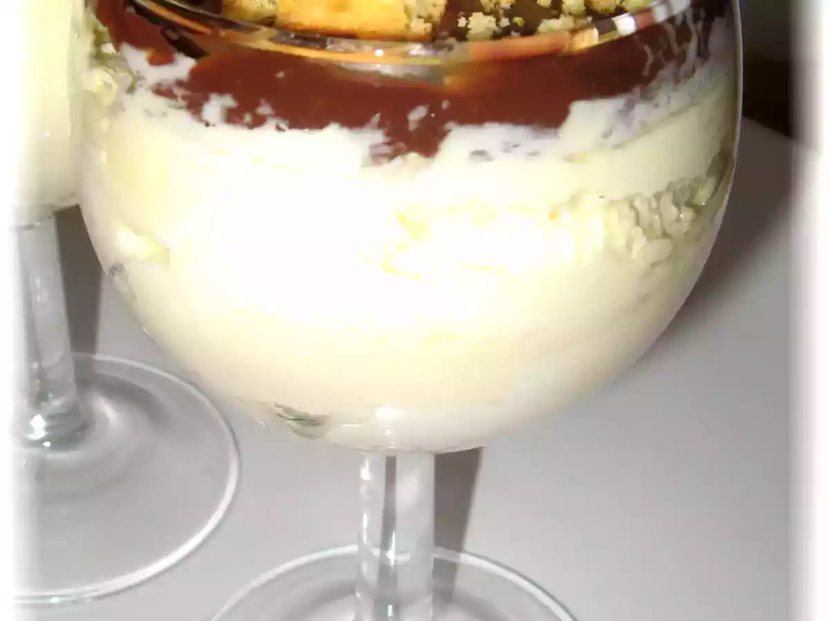 Mousse de chocolat blanc, coulis au Bailey's