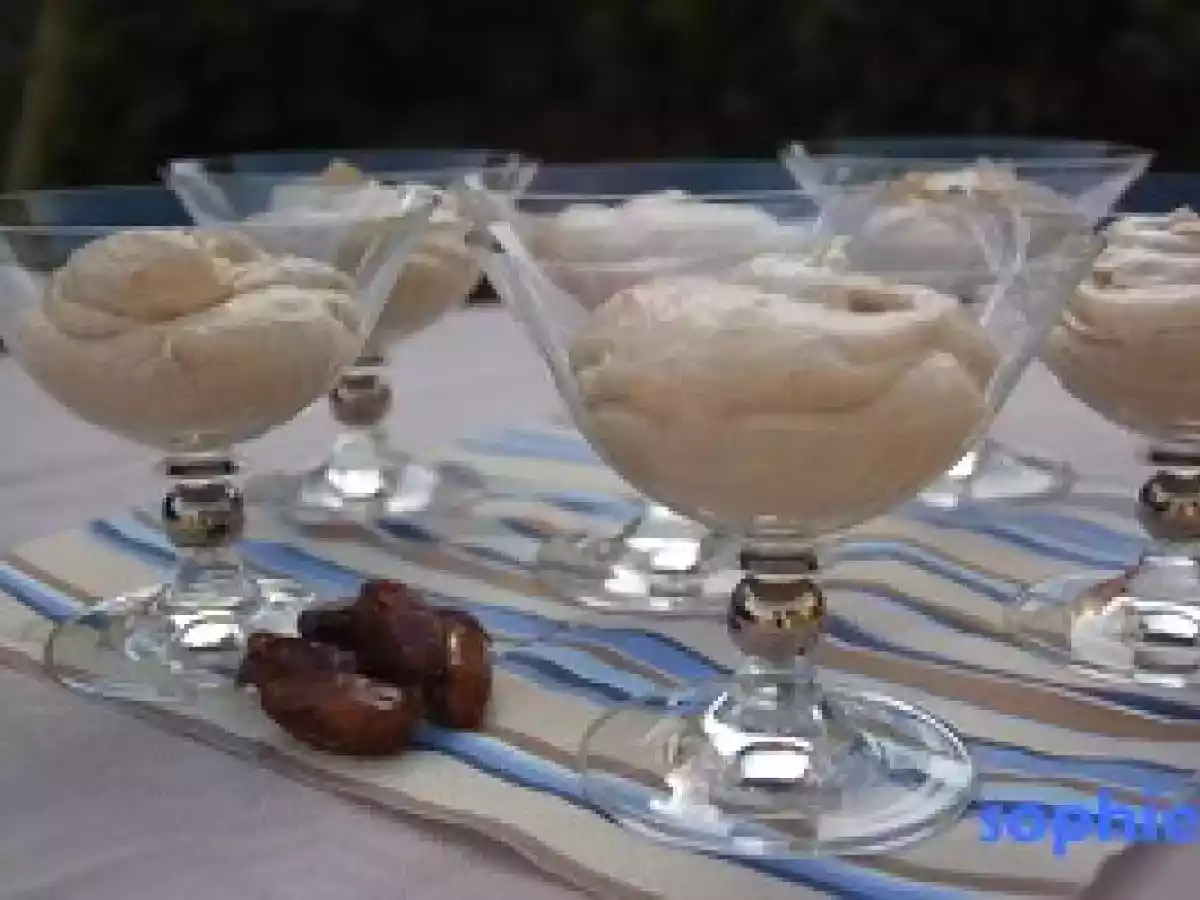 Mousse de dattes à la cannelle