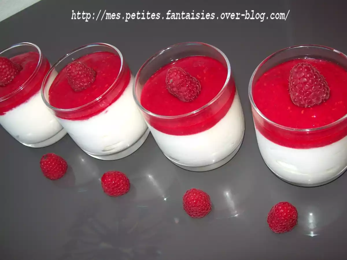 Mousse de fromage blanc au coulis de framboises