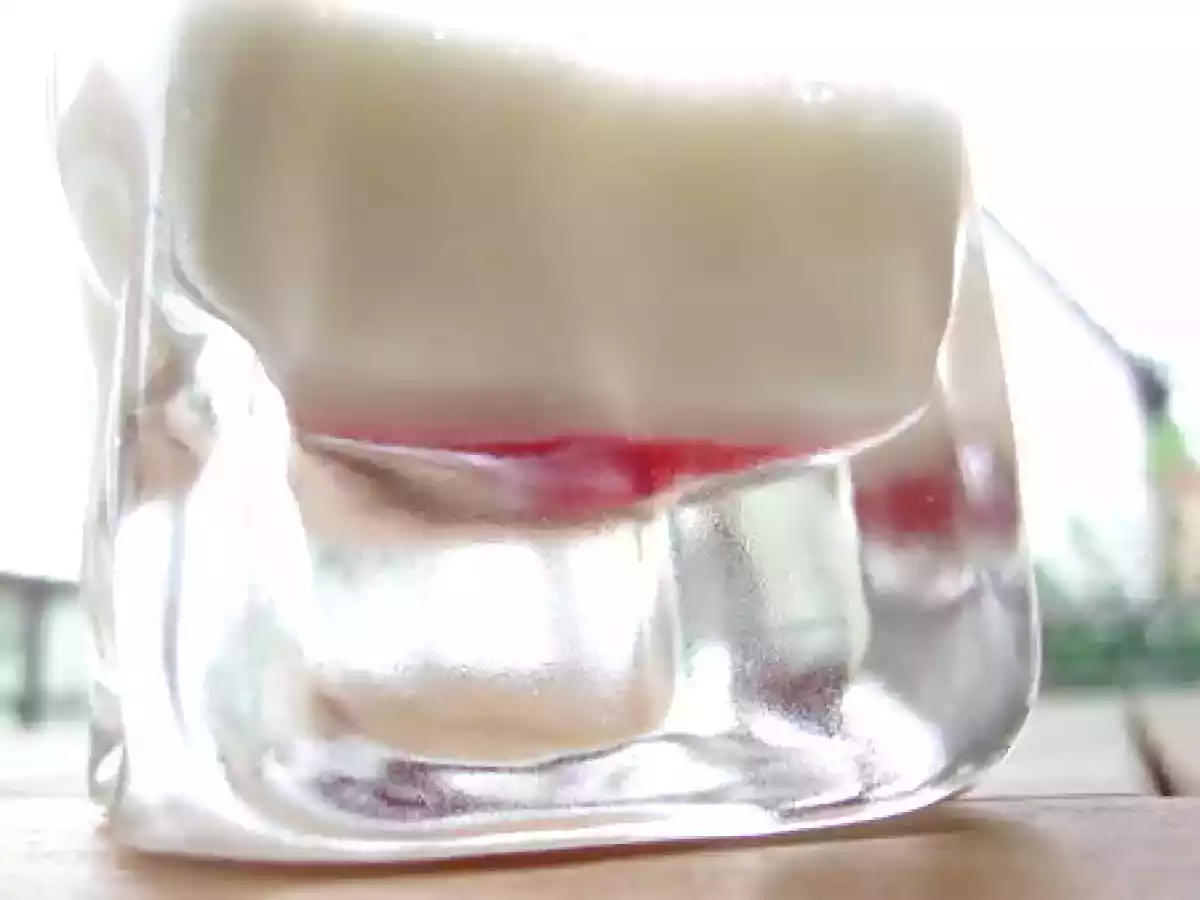 Mousse de fromage blanc au sirop de violette