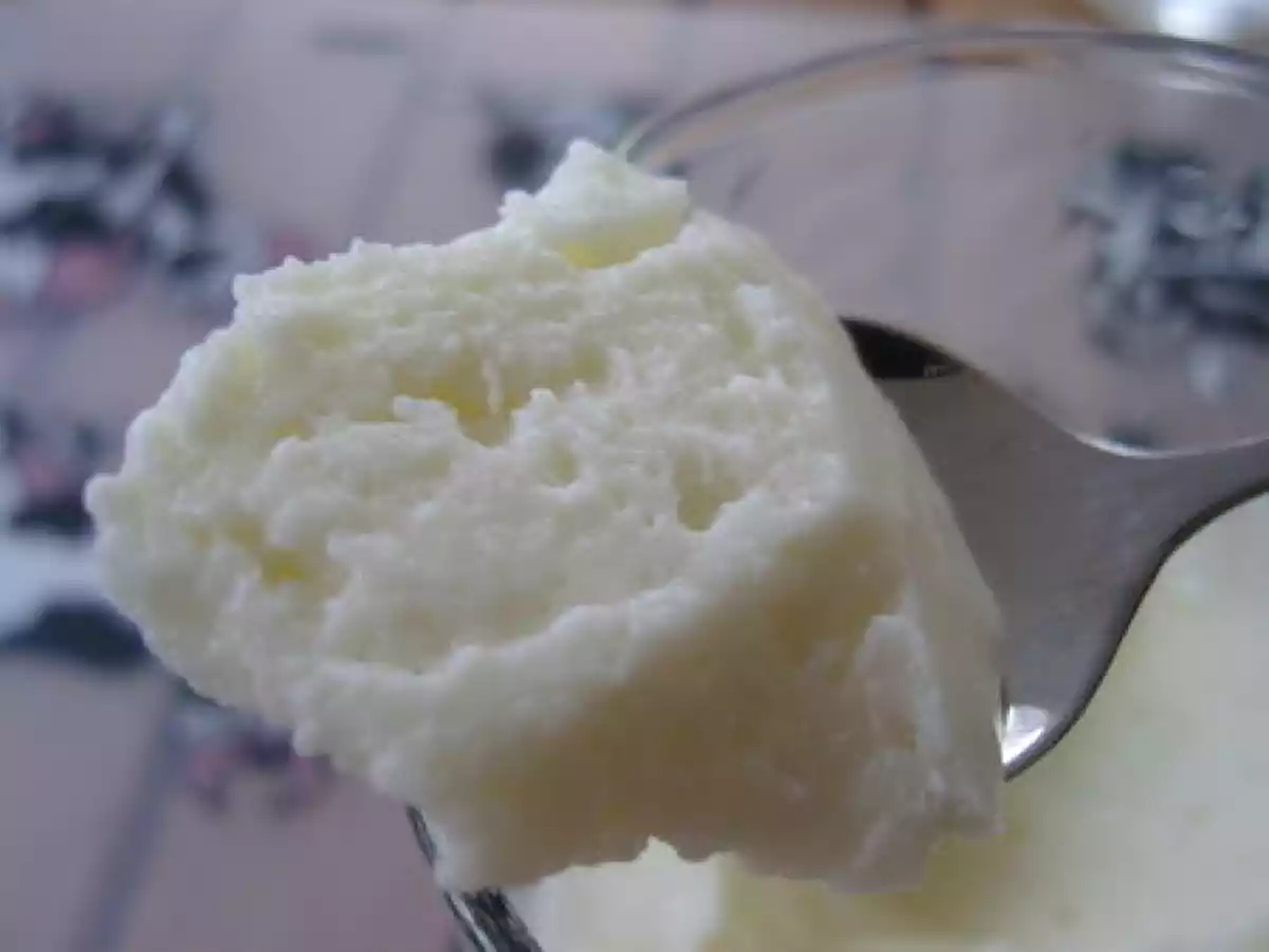 Mousse de fromage blanc au sirop de violette - photo 2