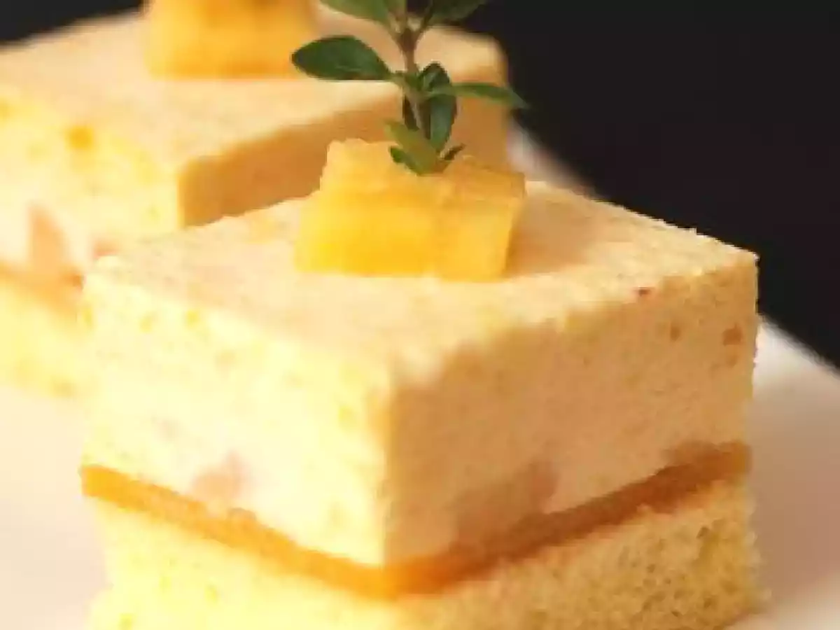 Mousse de mangue sur génoise cf Pierre Hermé