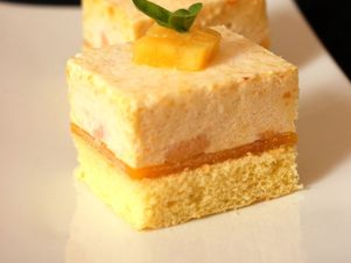 Mousse De Mangue Sur Genoise Cf Pierre Herme Recette Ptitchef