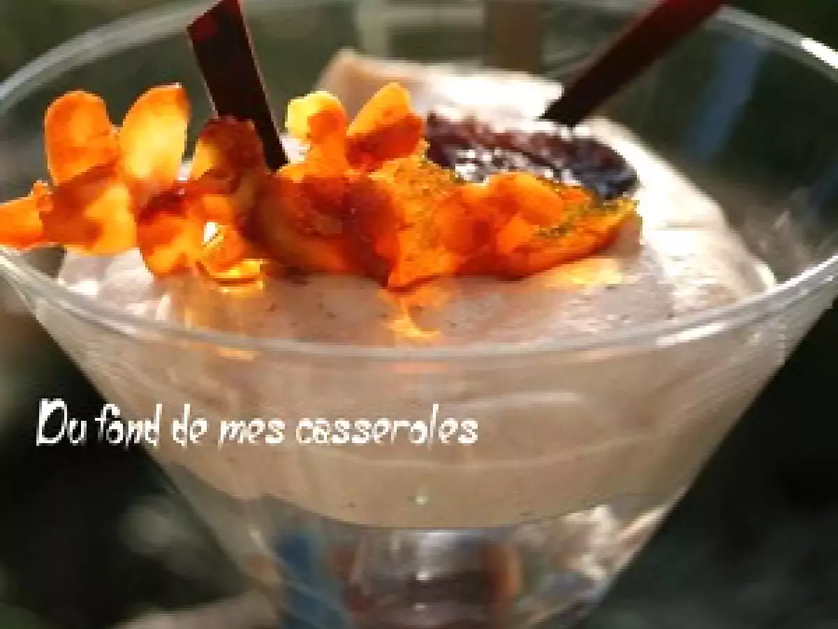 Mousse de marron suspendue sur son biscuit aux amandes