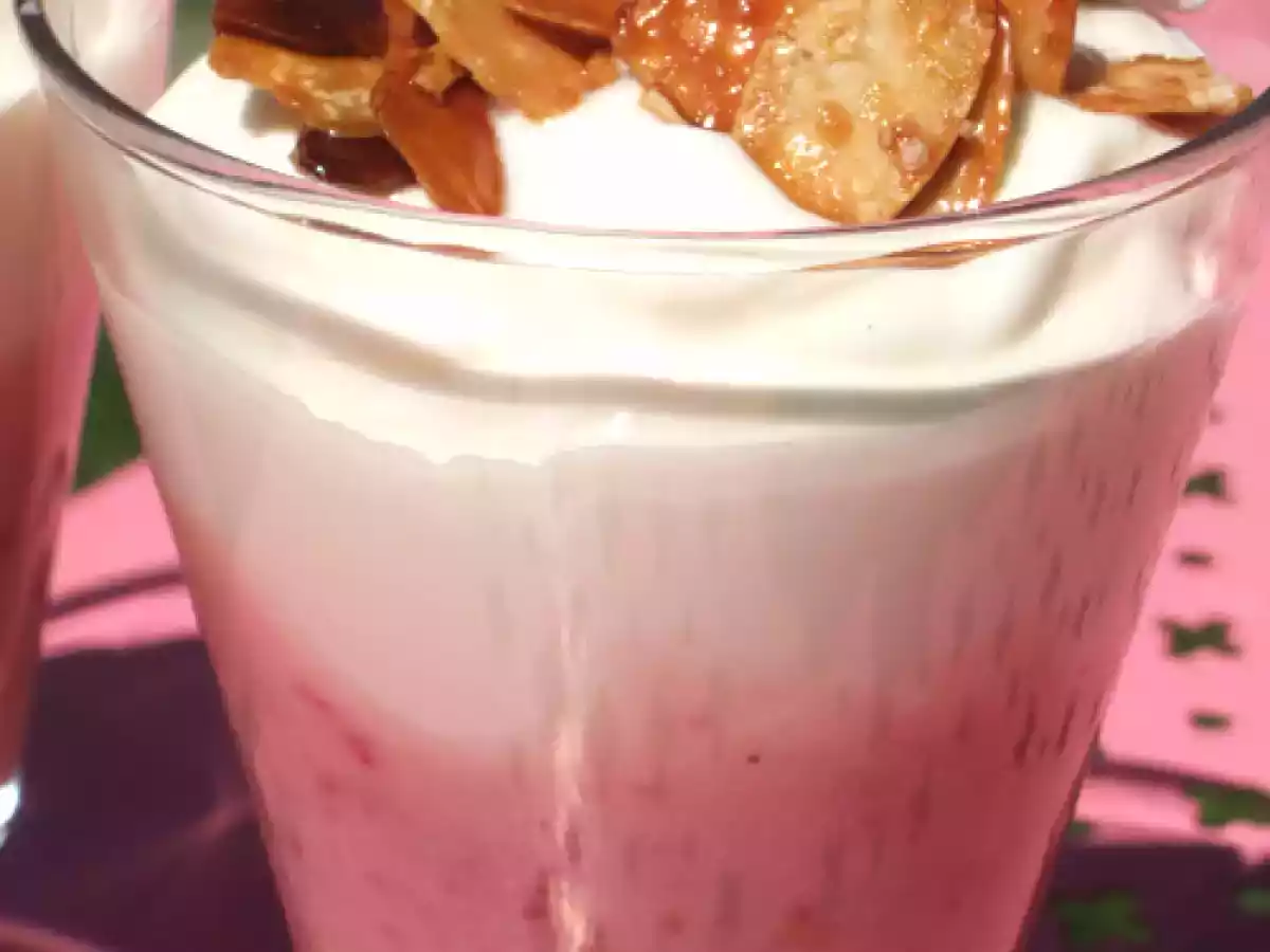 Mousse de mascarpone aux nectarines et amandes caramélisées