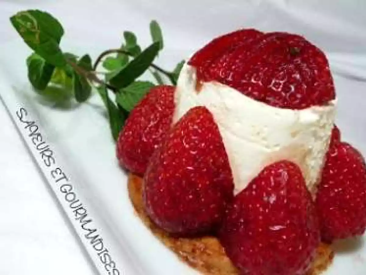 Mousse de petit-suisse sur sablé breton et fraises au balsamique - photo 2