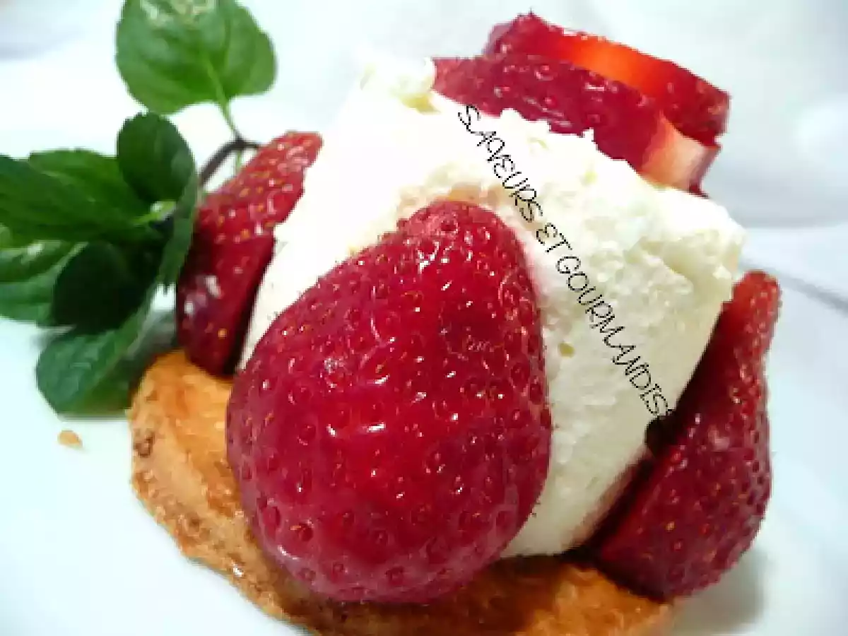 Mousse de petit-suisse sur sablé breton et fraises au balsamique. - photo 4