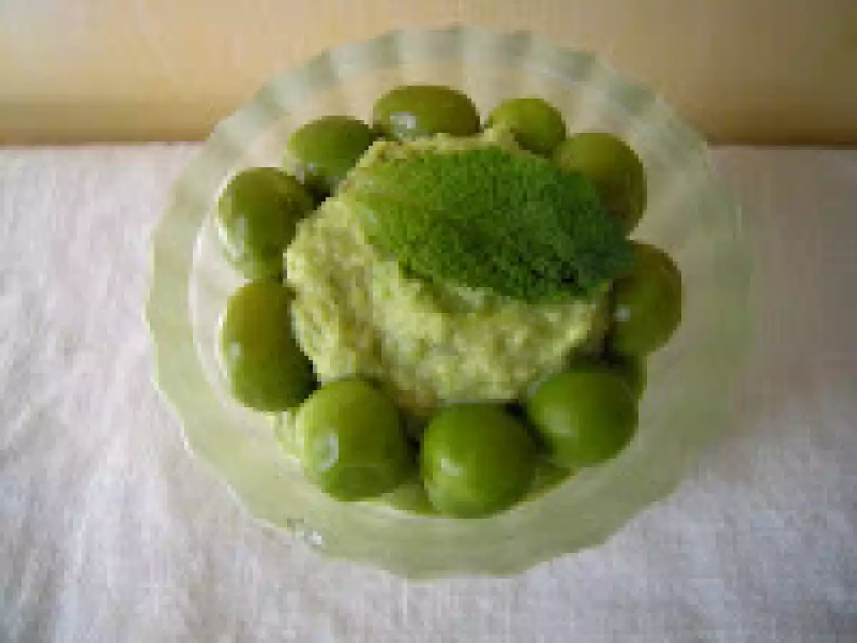 Mousse de petits pois avec fromage frais, noisettes, ciboulette - photo 2