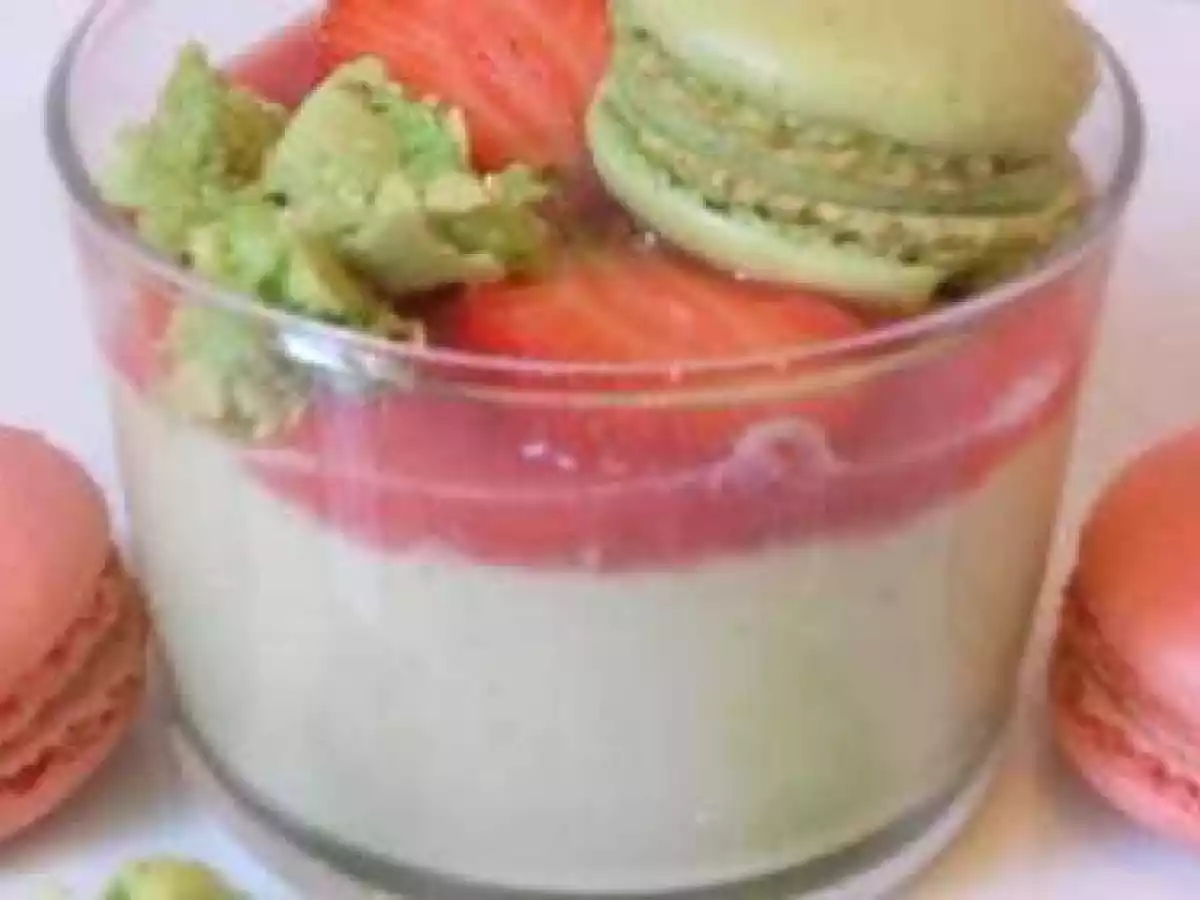 mousse de pistaches fraises macarons