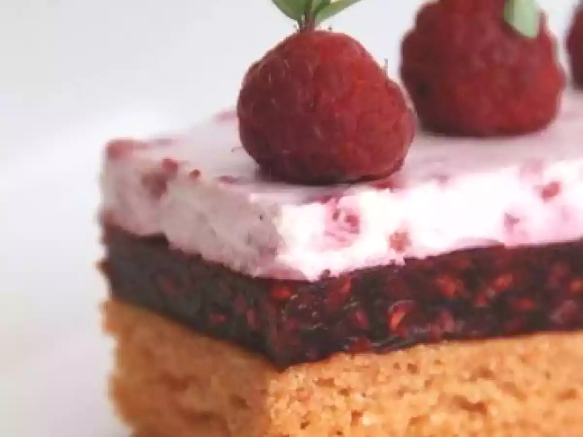 Mousse et gélifié de framboises sur sablé breton aux biscuits roses de Reims - photo 2
