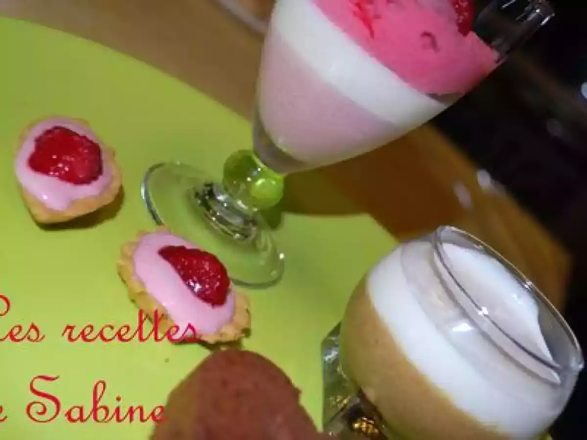 Mousse fraise/Panna Cotta/Mousse framboise ~ tartelettes et gâteaux choco/amandes