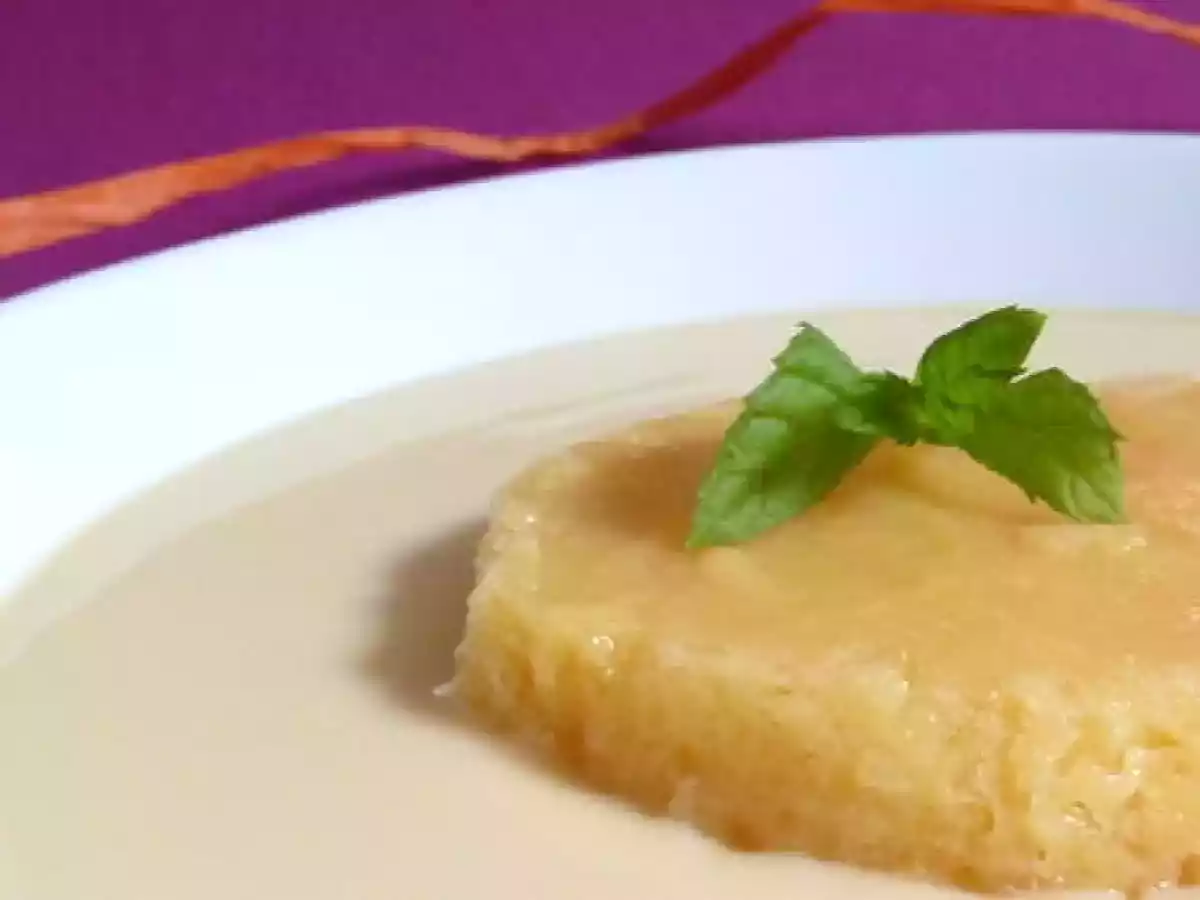 Mousse glacée de pêches sur lit de crème anglaise au basilic façon île flottante - photo 2