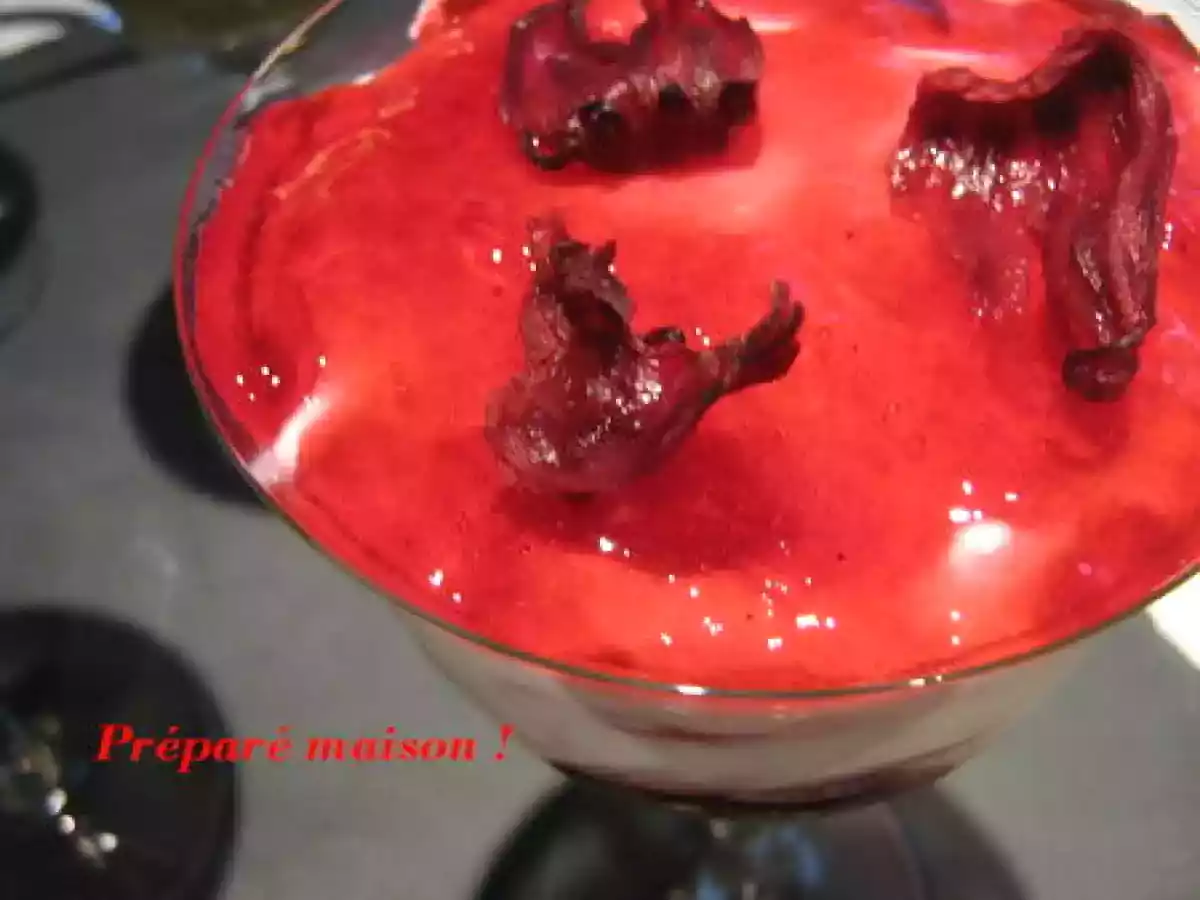 Mousse légère à la rhubarbe, gelée d'hibiscus - photo 2