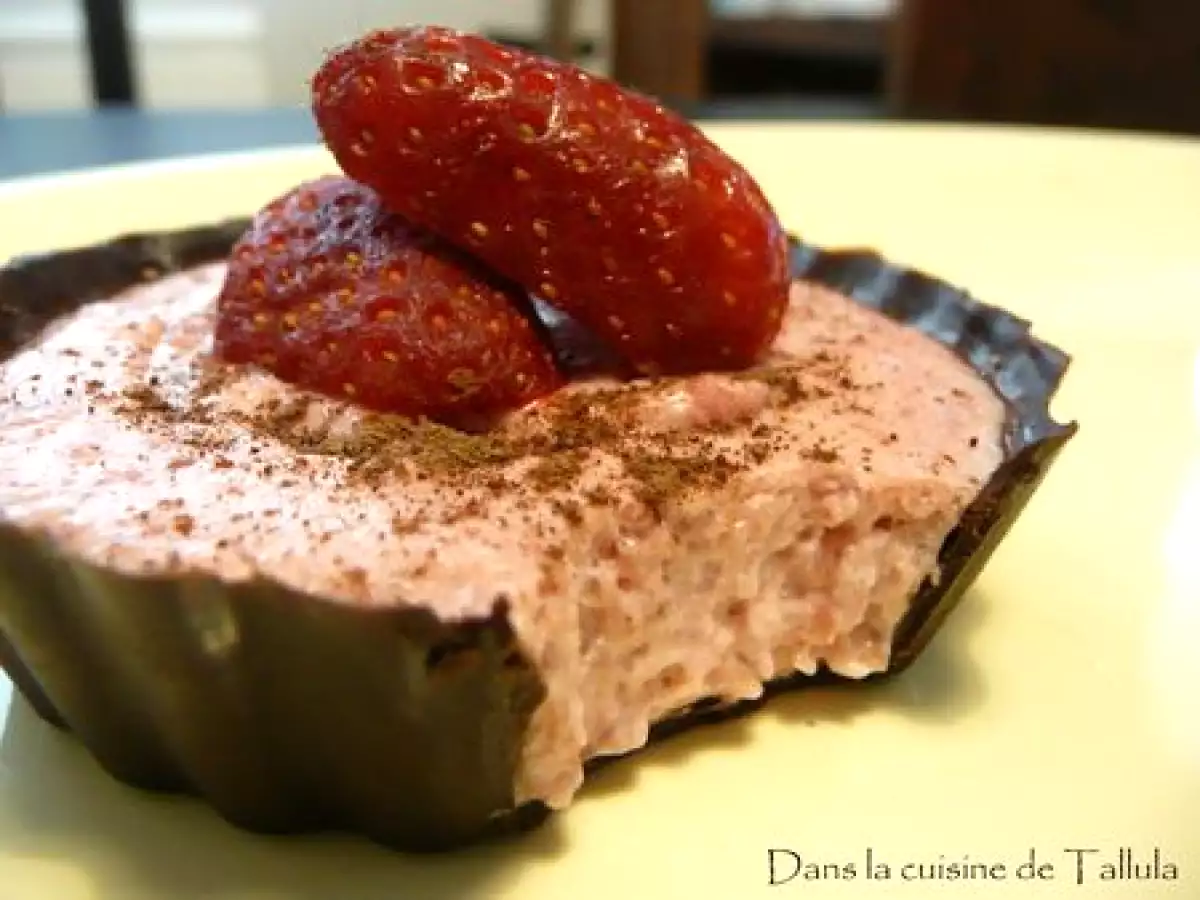 Mousses mascarponées à la fraise et coque en chocolat - photo 3