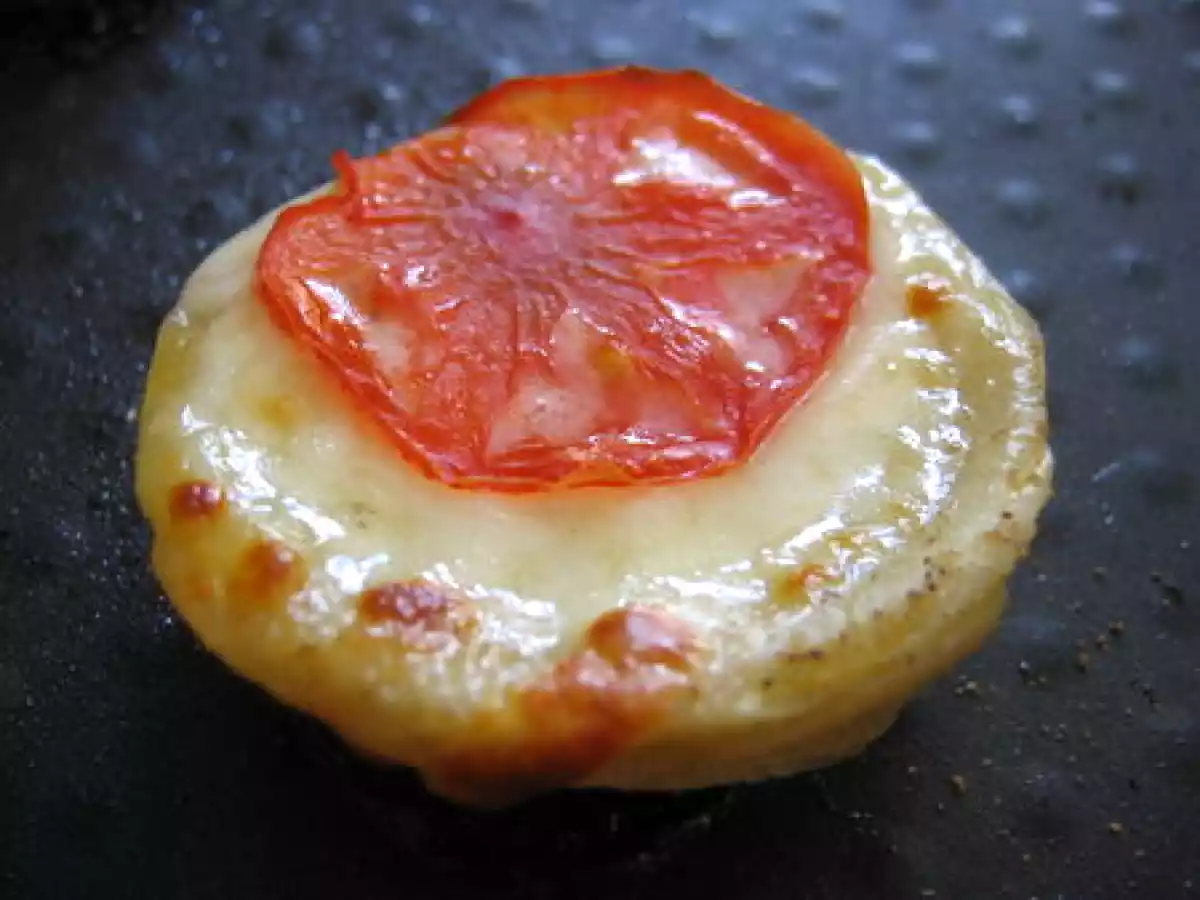 Mozzarella gratinée sur fonds d'artichaut - photo 2