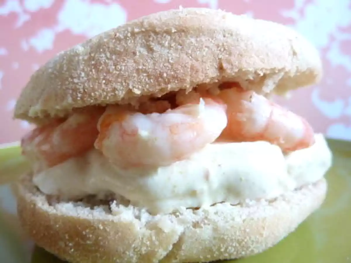 Muffin anglais façon sandwich aux crevettes