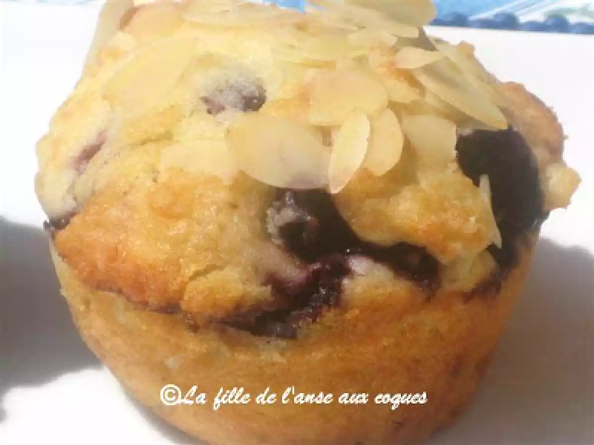 MUFFIN AUX CERISES FRAÎCHES ET AUX AMANDES