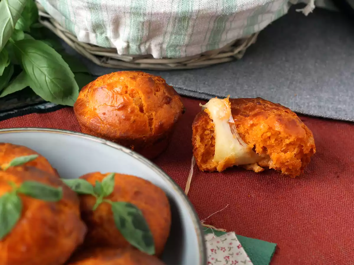 Muffins à la tomate au coeur fondant de mozzarella - photo 2