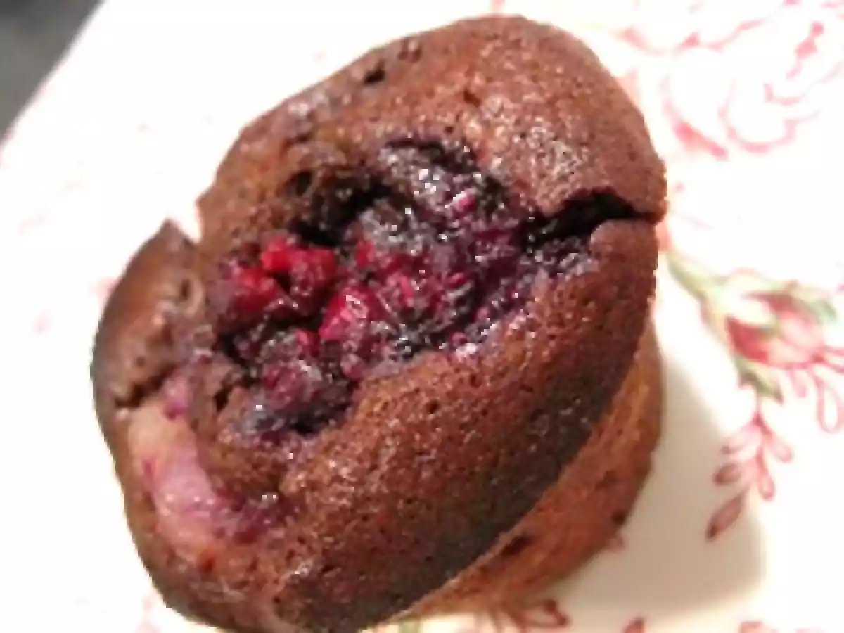 Muffins au chocolat, aux framboises et aux poires. - photo 3