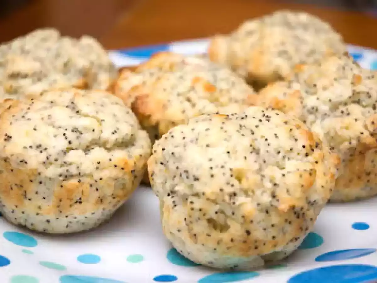 Muffins au citron, aux graines de pavot et aux poires
