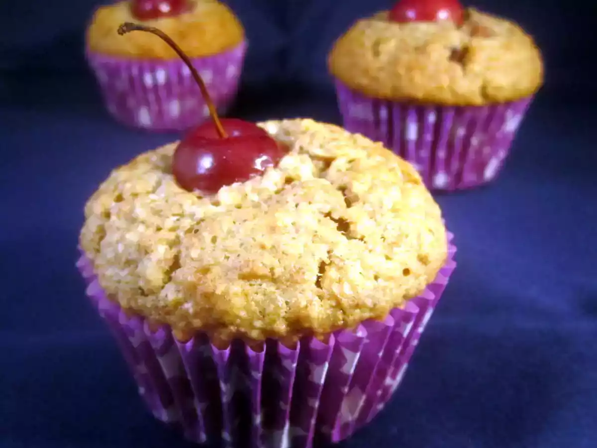 Muffins aux cerises et à la noix de coco