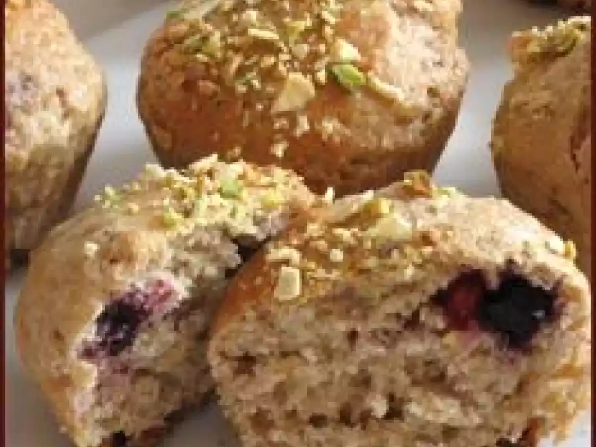 Muffins coeur de fruits rouges aux éclats d'amandes et de pistaches - photo 3