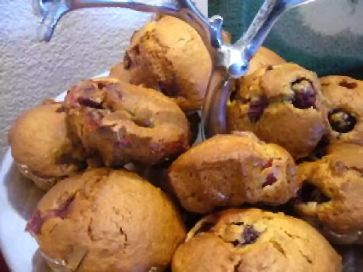 MUFFINS D'AVOINES ET PUREE D'AMANDES AUX CERISES
