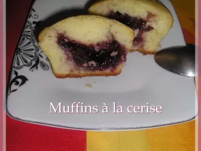 Muffins fourrés à la confiture de cerise