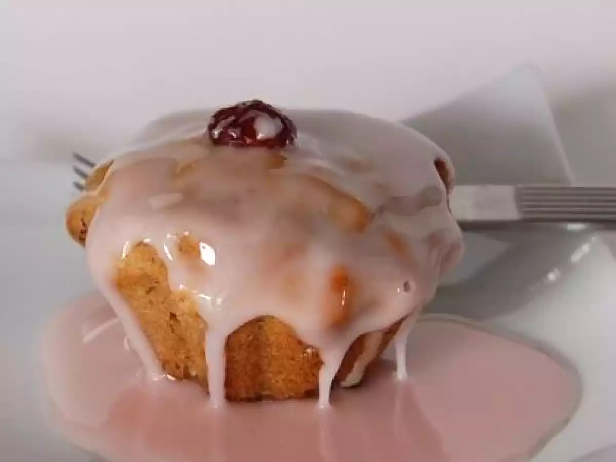 Muffins roses à la compote de pommes et aux canneberges, sans gluten