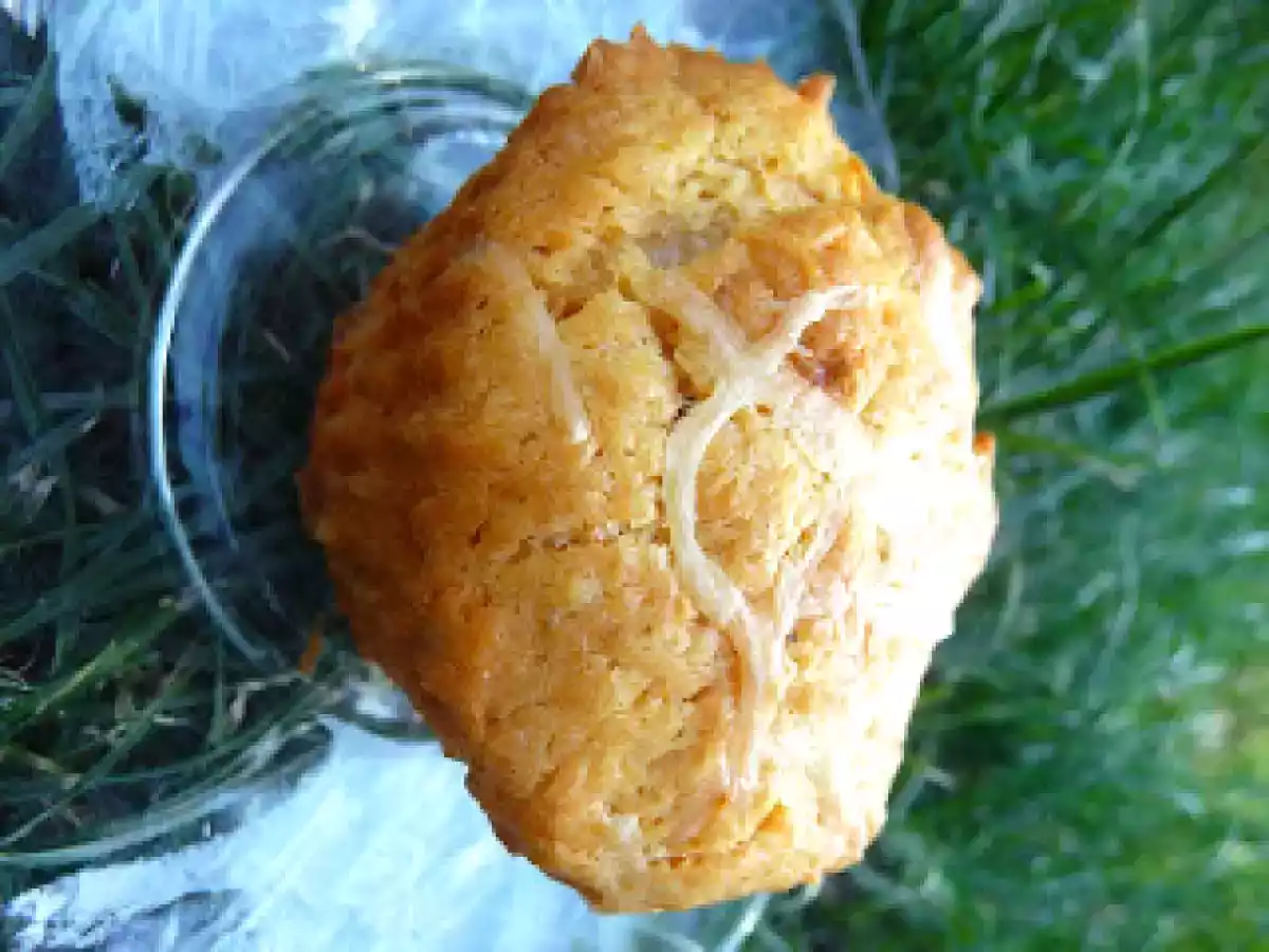 Muffins salés au caviar de tomates à l'ail.