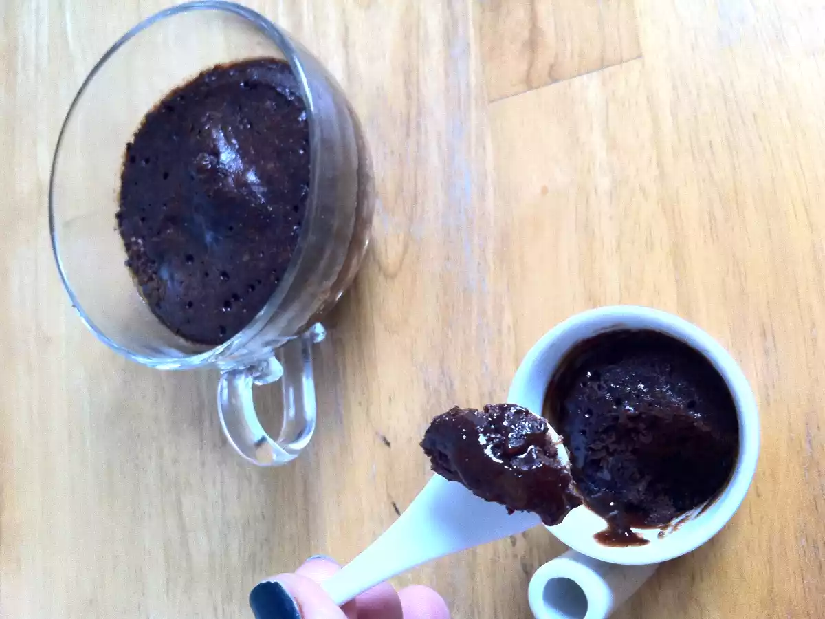 MUG CAKE: LE FONDANT AU CHOCOLAT INDIVIDUEL AU MICRO-ONDES.