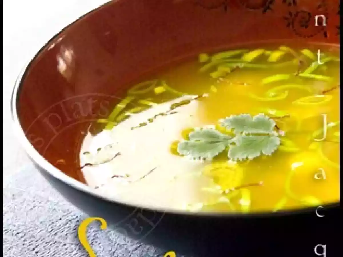 Nage de Saint-Jacques et ravioles au safran