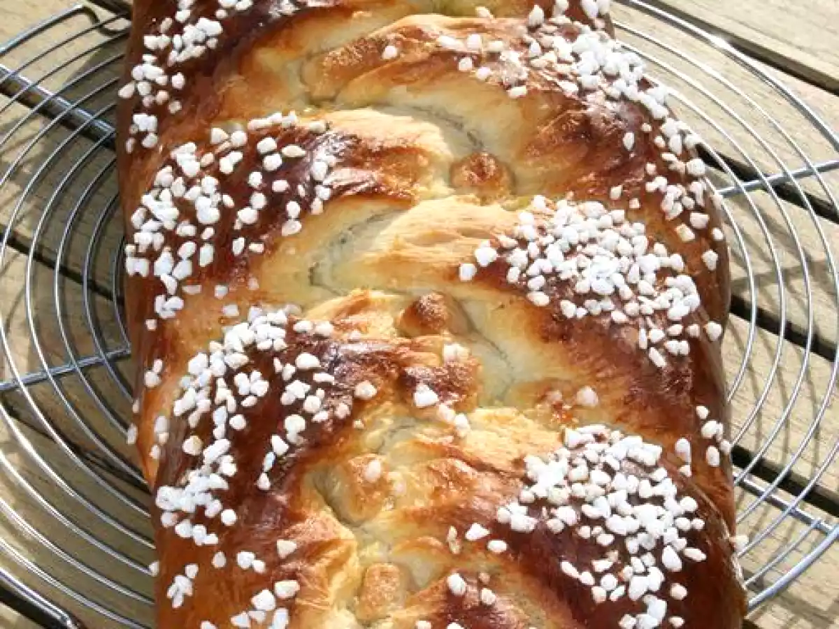 ^^Natte briochée à la pâte d'amande et au sucre perlé/Eiguisheim (Alsace)^^