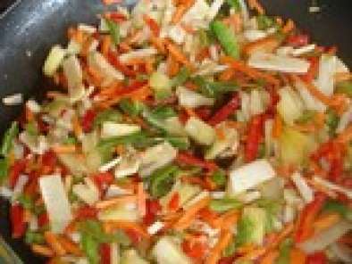 Nems asiatiques aux légumes et viandes + sauce piquante aigre douce - photo 3