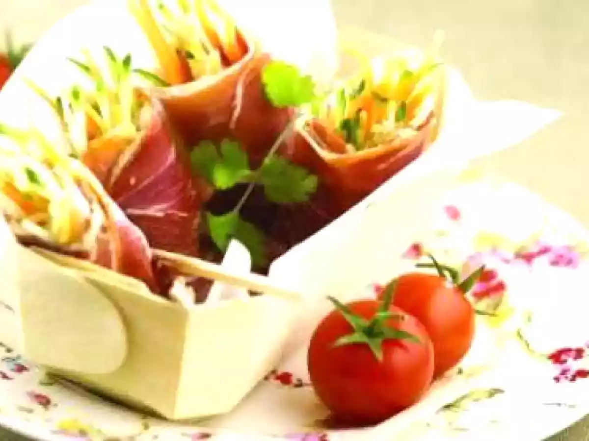 Nems de jambon sec et julienne de legume en anchoide