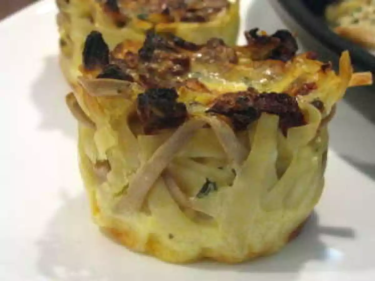 Nid de pâtes aux tomates séchées et parmesan