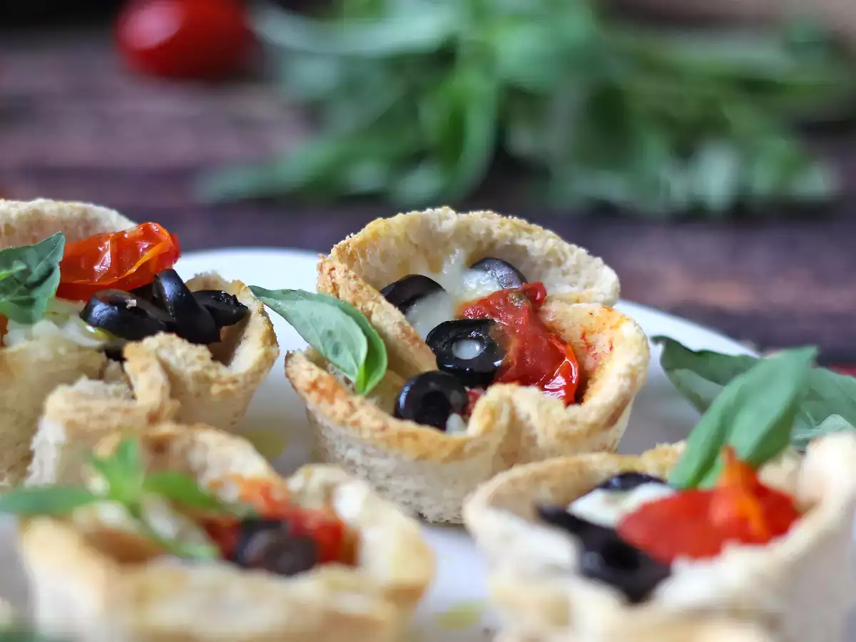 Nids de pain à la mozzarella, tomates et olives - photo 2