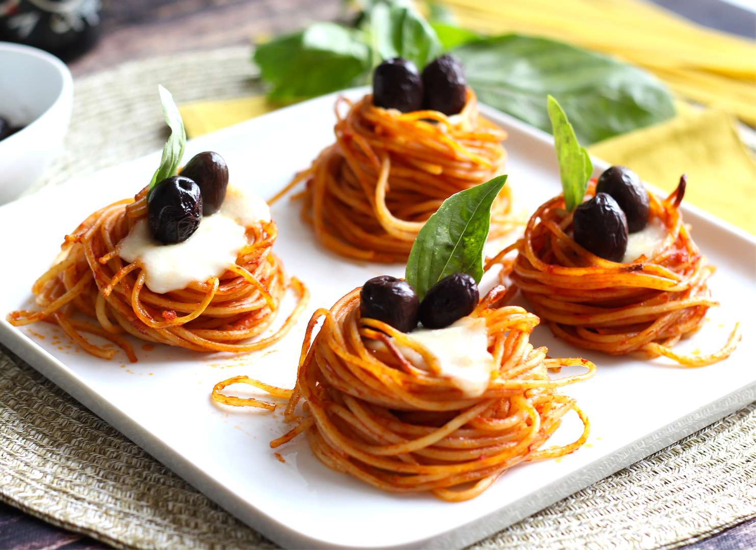 Nids de pâtes, l'entrée originale en utilisant des spaghetti
