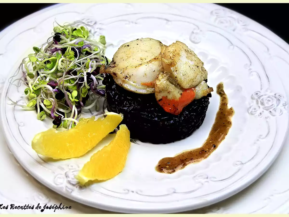 Noix de Saint Jacques à l'orange et son risotto au noir de seiche