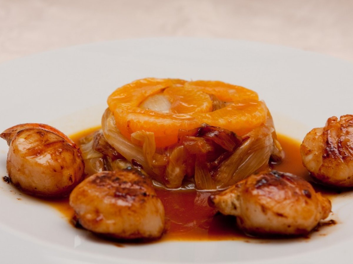 Recette: noix de saint-jacques, clémentines et endives