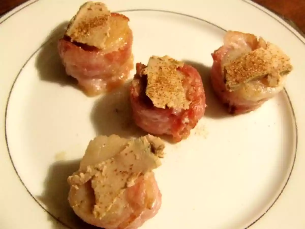 Noix de saint-Jacques au lard fumé, copeau de foie gras & poudre de carapace torréfiée - photo 2