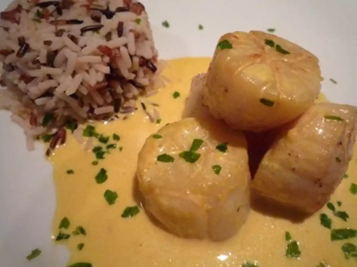 NOIX DE SAINT-JACQUES AU SAFRAN