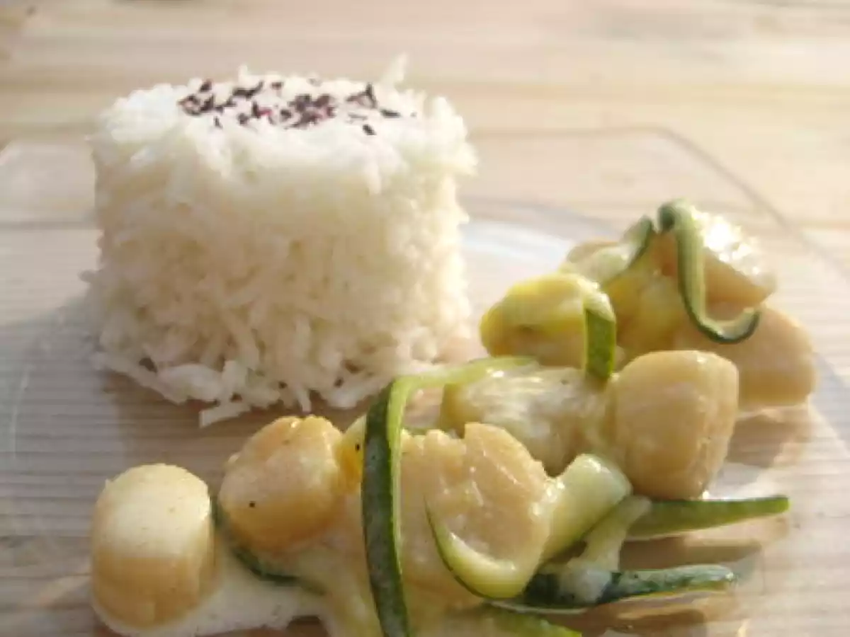 Noix de Saint-Jacques au vin blanc et à la courgette