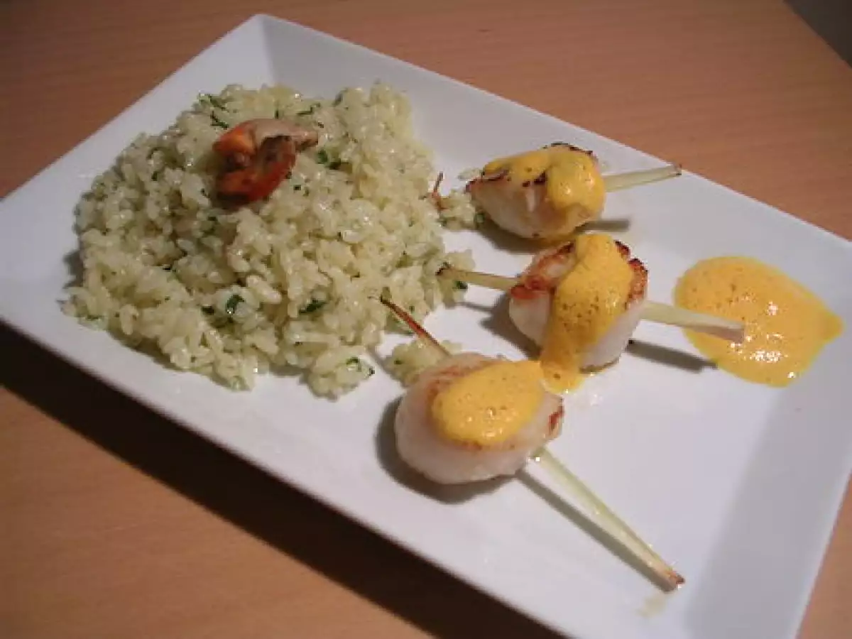 Noix de Saint Jacques Poêlées à la citronnelle, risotto au combawa, potimarron