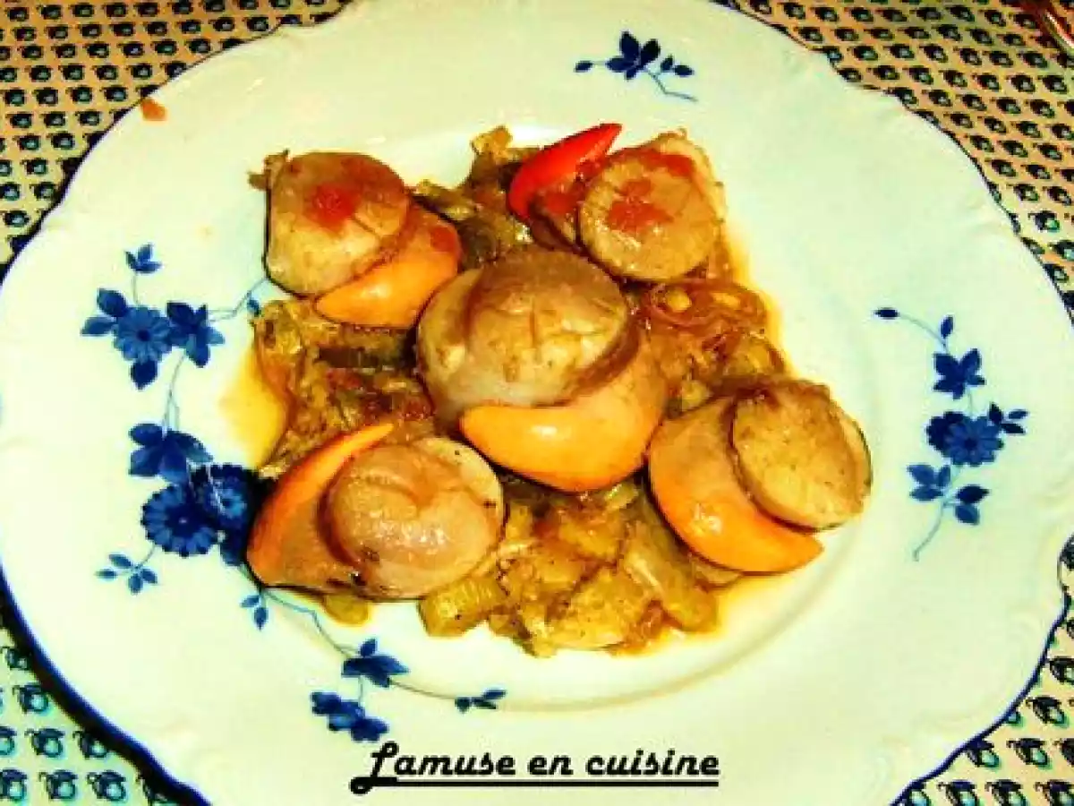 Noix de saint jacques sur fondue de poireaux et sauce aux agrumes