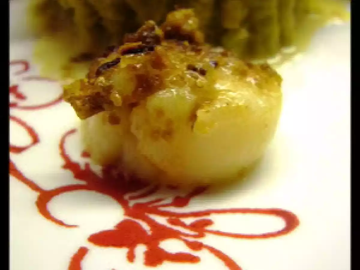 Noix de St. Jacques à la croûte de pain d'épices -