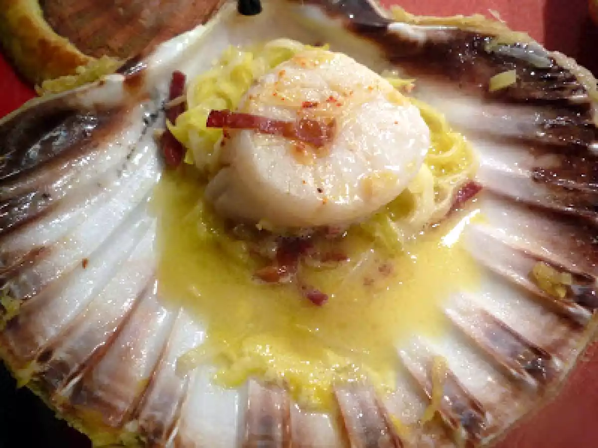 Noix de St. Jacques en coque lutée