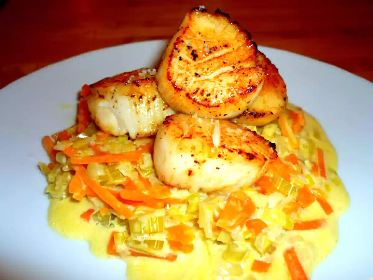 Noix de St-Jacques et petits légumes au cidre