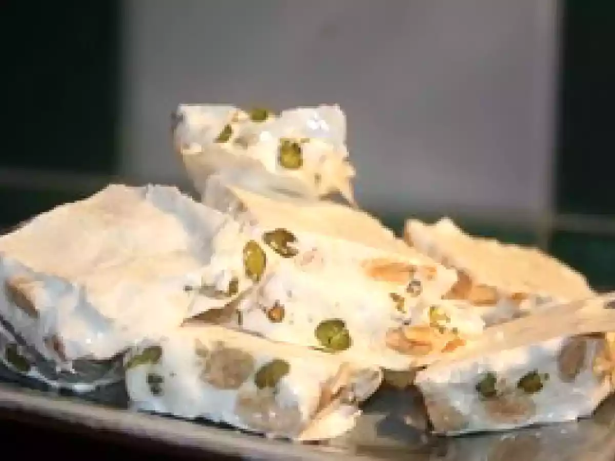 Nougat maison aux amandes, pistaches et oranges confites